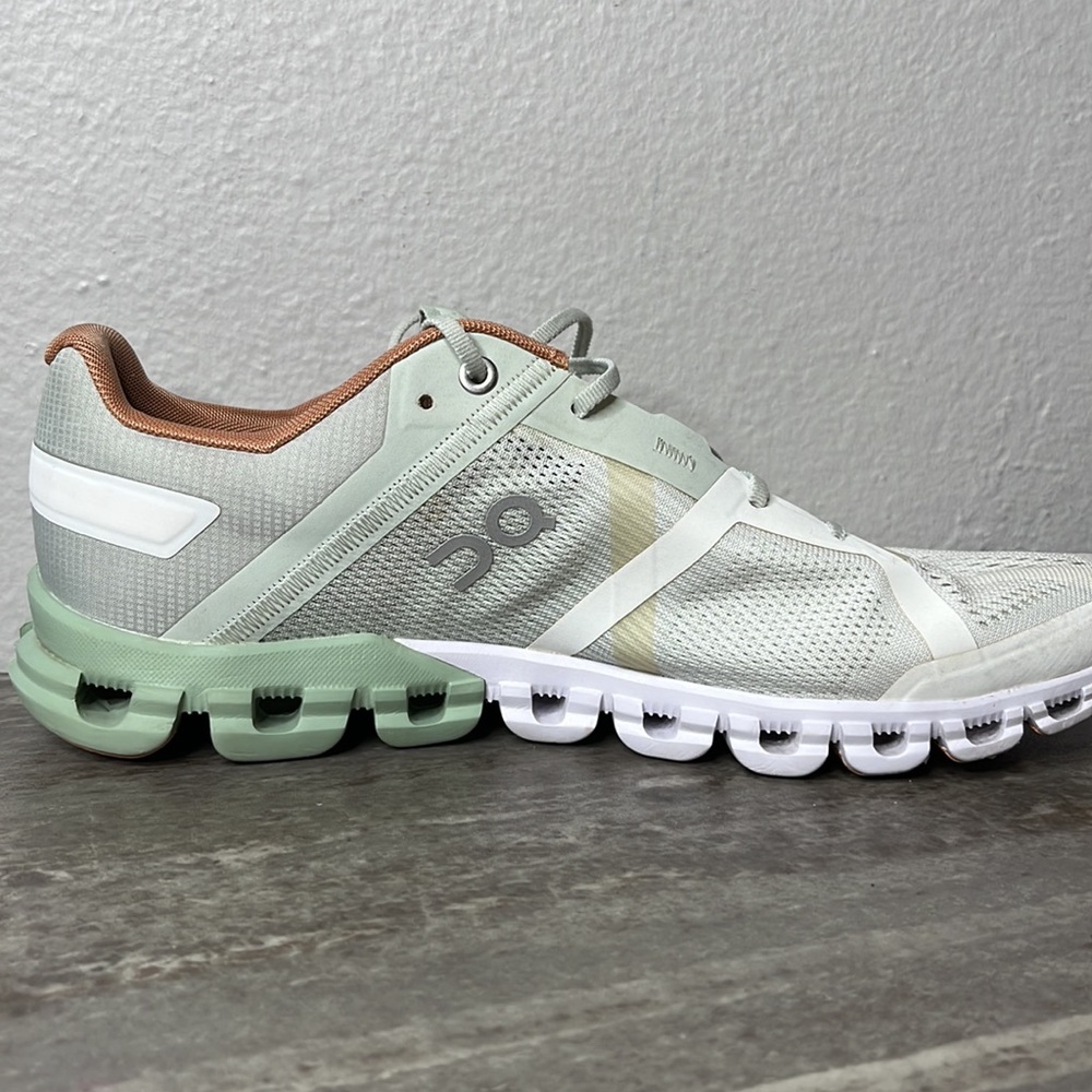 On-Running W’s Cloudflow Running Shoe Size 10.5 - image 4